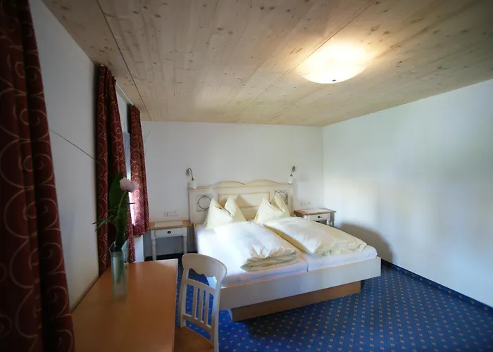 瑟尔多福公寓 *