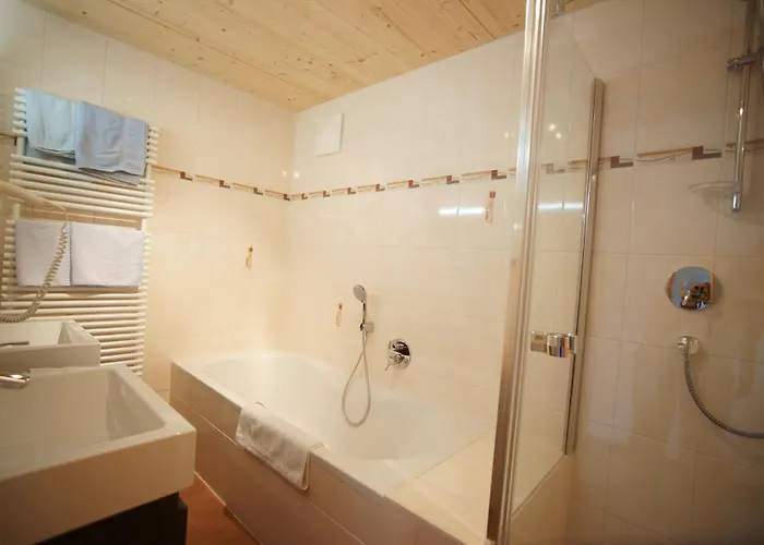 瑟尔多福公寓 *